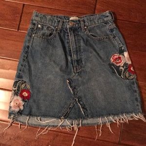 Zara embroidered jean skirt size small